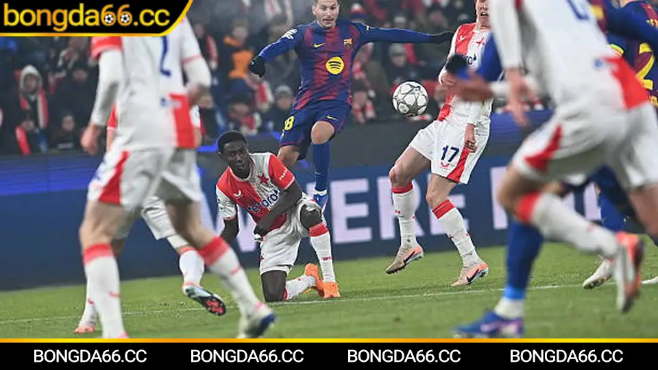 Persepolis đá sân nhà Azadi tạo áp lực khán đài khủng